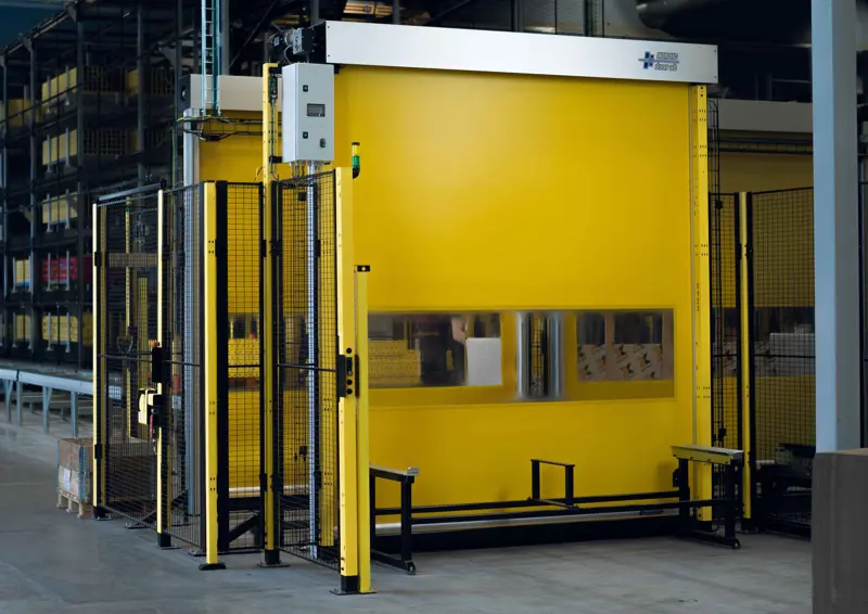 gele snelroldeur voor X-Guard machinebeveiliging